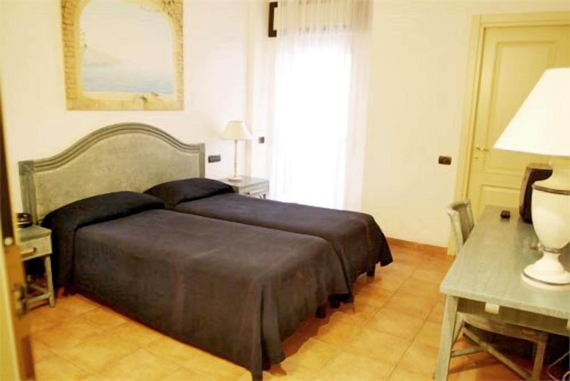 Hypo-allergenic bedding, minibar, in-room safe, desk