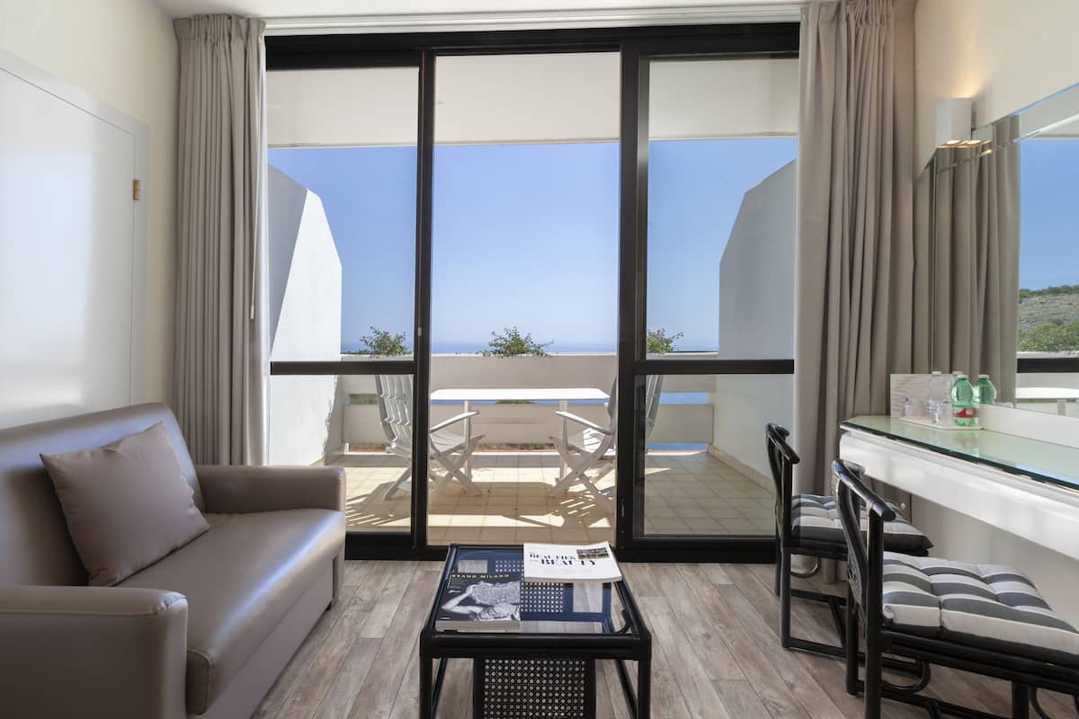 superior room | 1 bedroom, egyptian cotton sheets, premium bedding, in-room safe