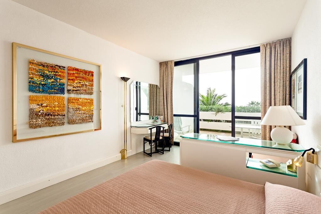 1 bedroom, Egyptian cotton sheets, premium bedding, desk