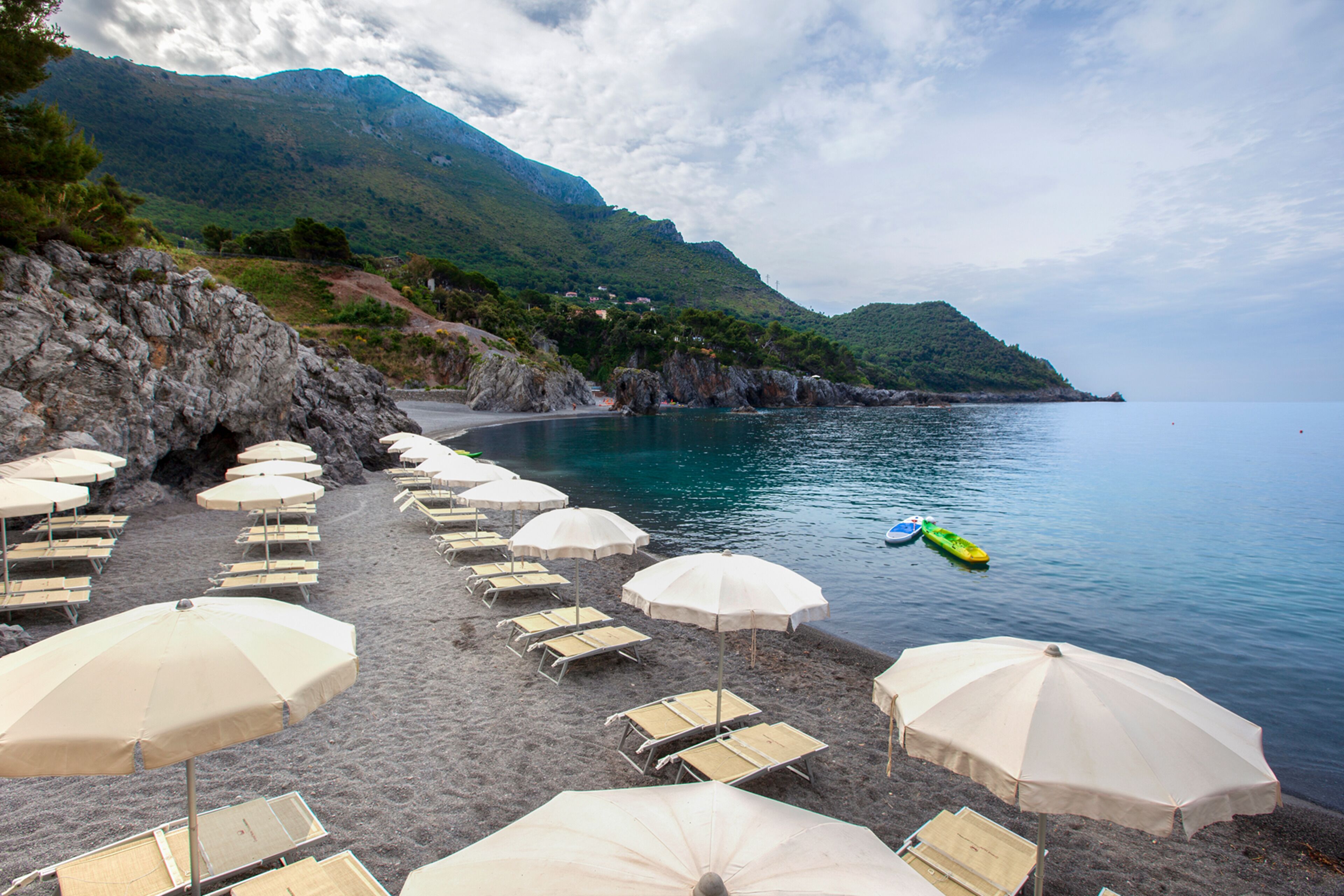Private beach nearby, black sand, free beach shuttle, beach umbrellas