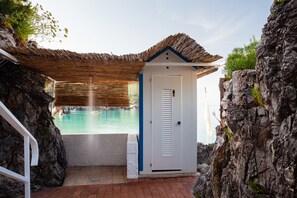 Private beach nearby, black sand, free beach shuttle, beach umbrellas