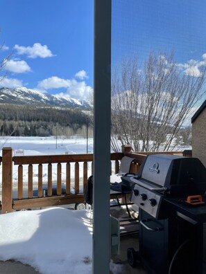 Deluxe Condo, 3 Bedrooms (No Pets) | Teres/patio