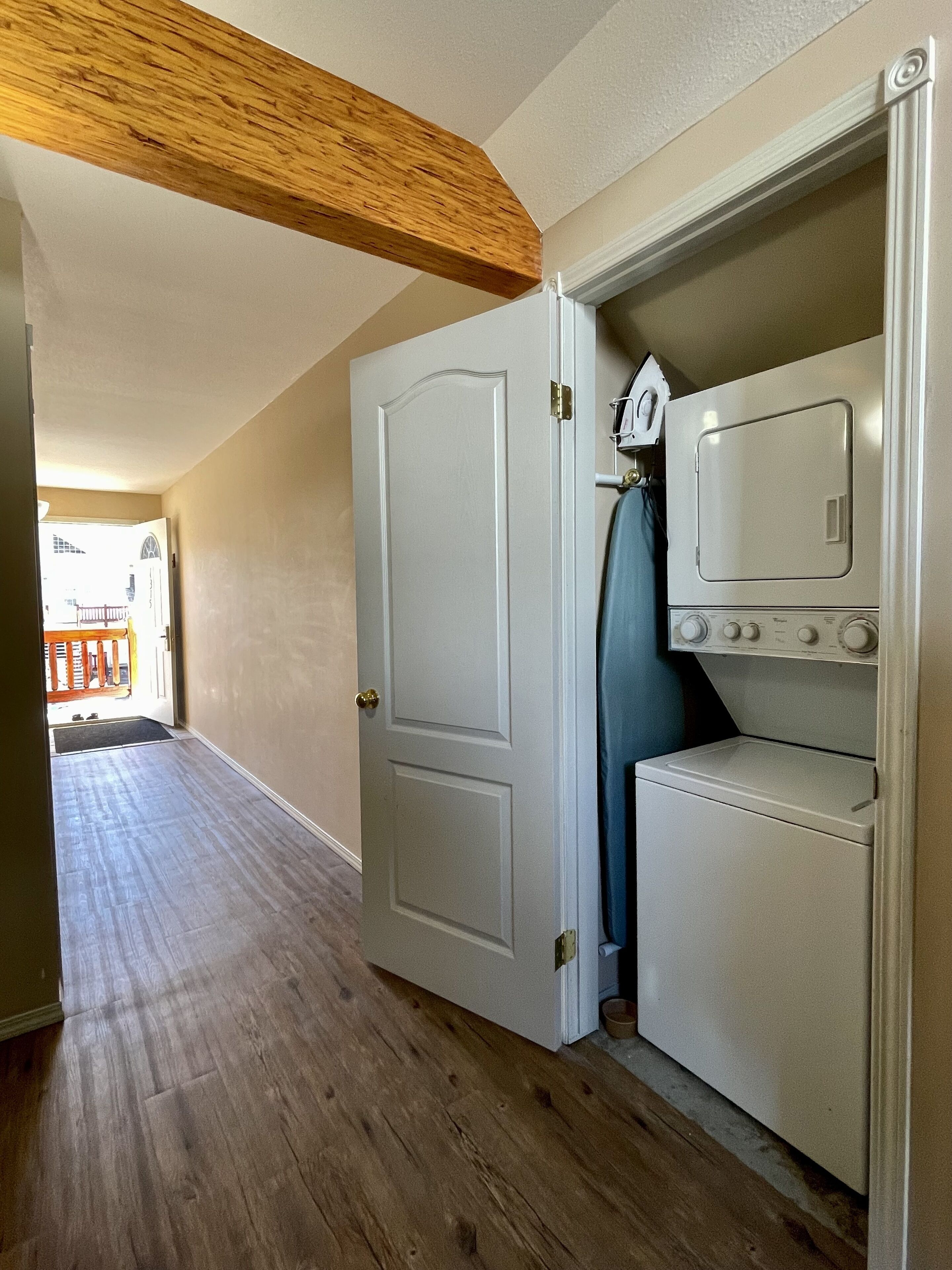 deluxe condo, 3 bedrooms (no pets) | laundry