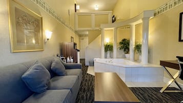 Suite (Jacuzzi) No Pets | Schreibtisch, Verdunkelungsvorhänge, Bügeleisen/Bügelbrett