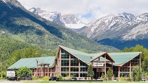 A lodge with a green roof, large windows, and a sign reading "STANFORD."