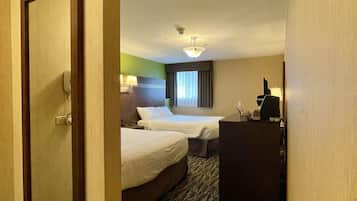 Economy room (pet friendly) 2 queen bed - in basement-No Patio