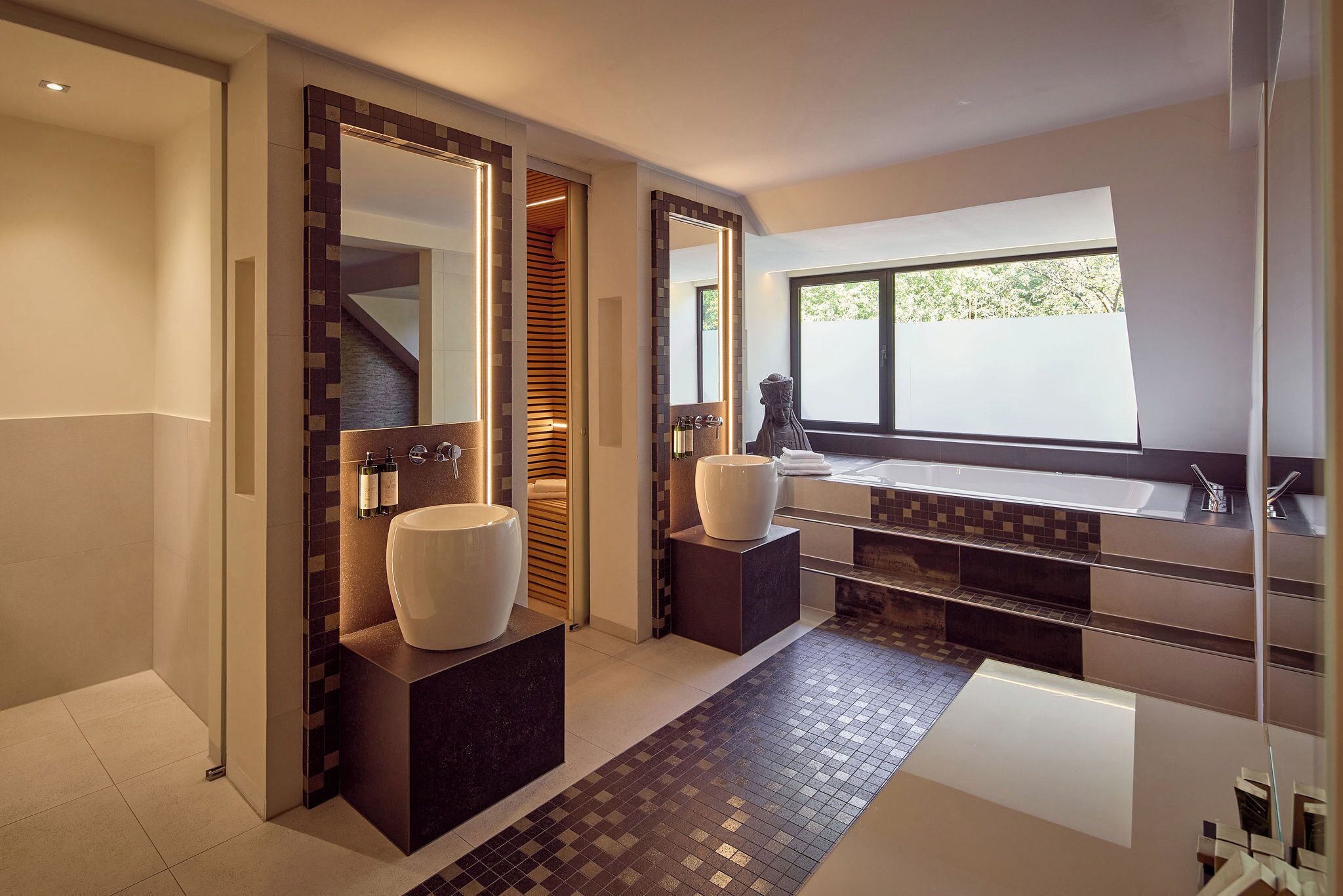 1 bedroom, premium bedding, minibar, in-room safe