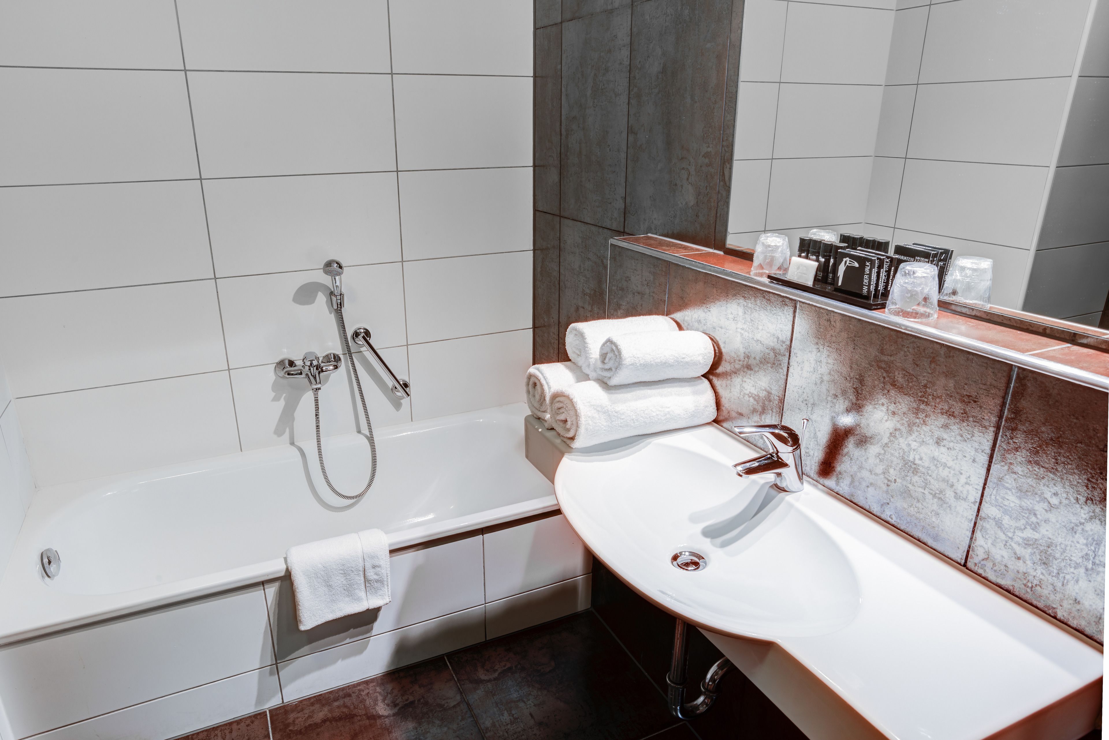 separate bathtub and shower, free toiletries, towels