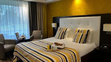 Standard-Doppelzimmer | Hochwertige Bettwaren, Minibar, Zimmersafe, Schreibtisch