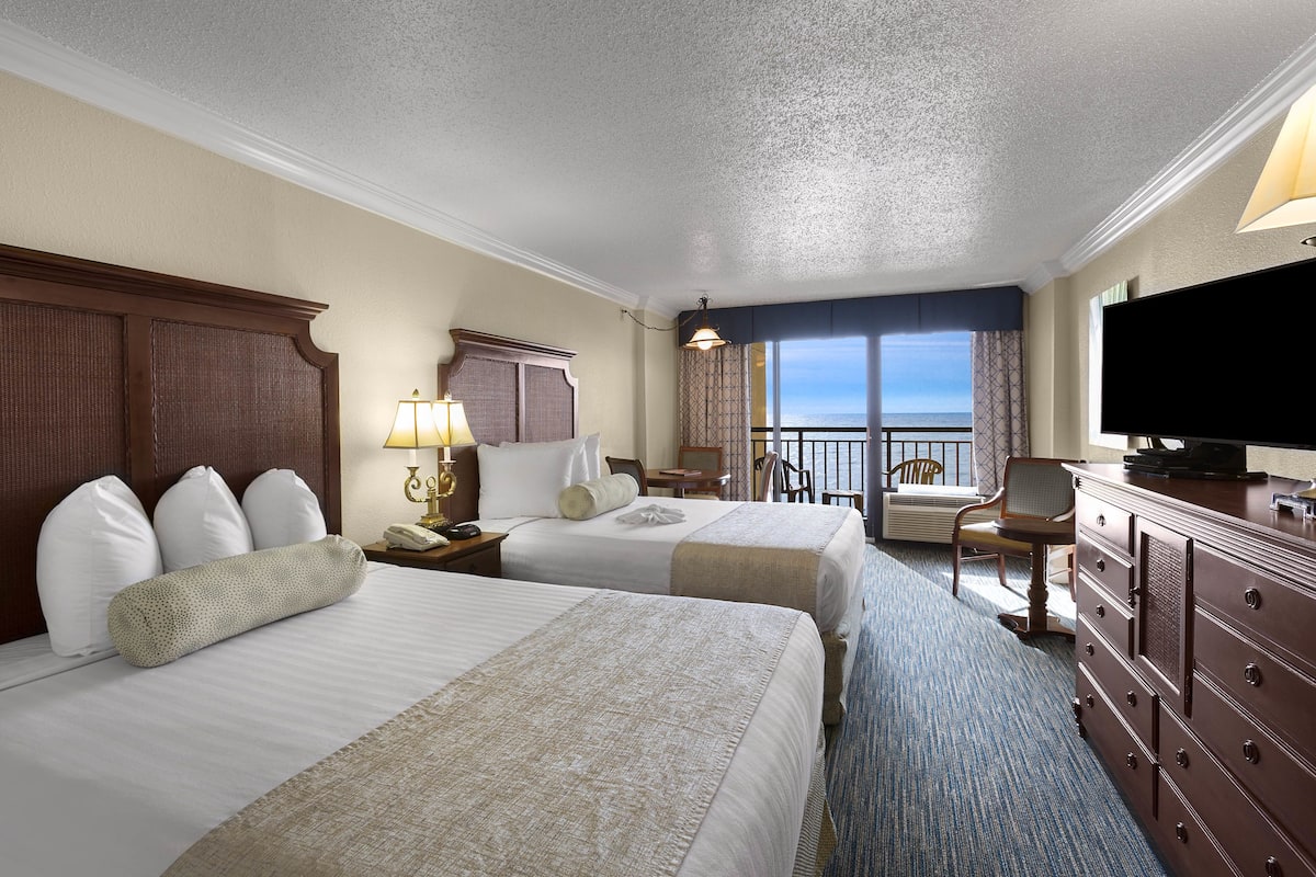 Premium bedding, in-room safe, desk, iron/ironing board
