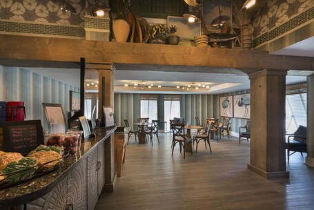Holiday Pavilion Resort on the Boardwalk - Image 10