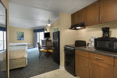 Holiday Pavilion Resort on the Boardwalk - Image 7
