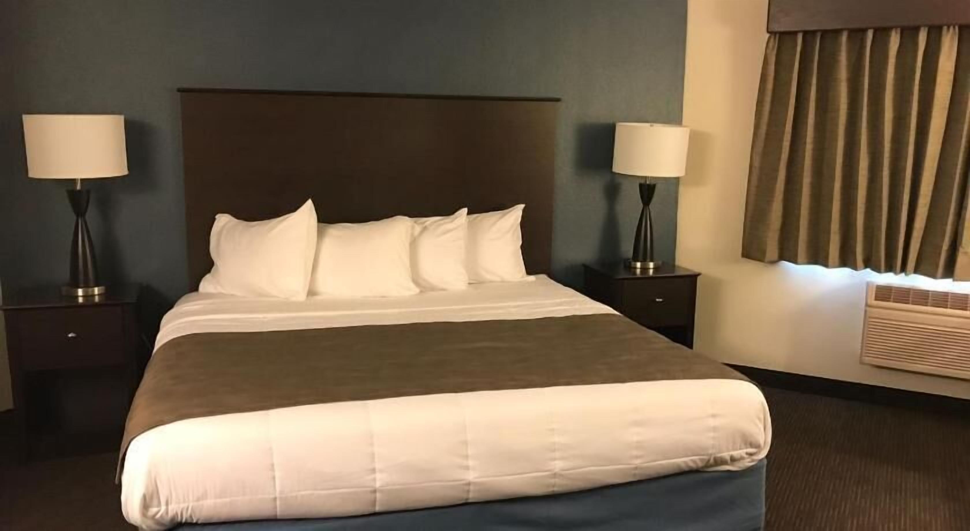 Escritorio, espacio para trabajar con laptop, cunas y camas extra 
