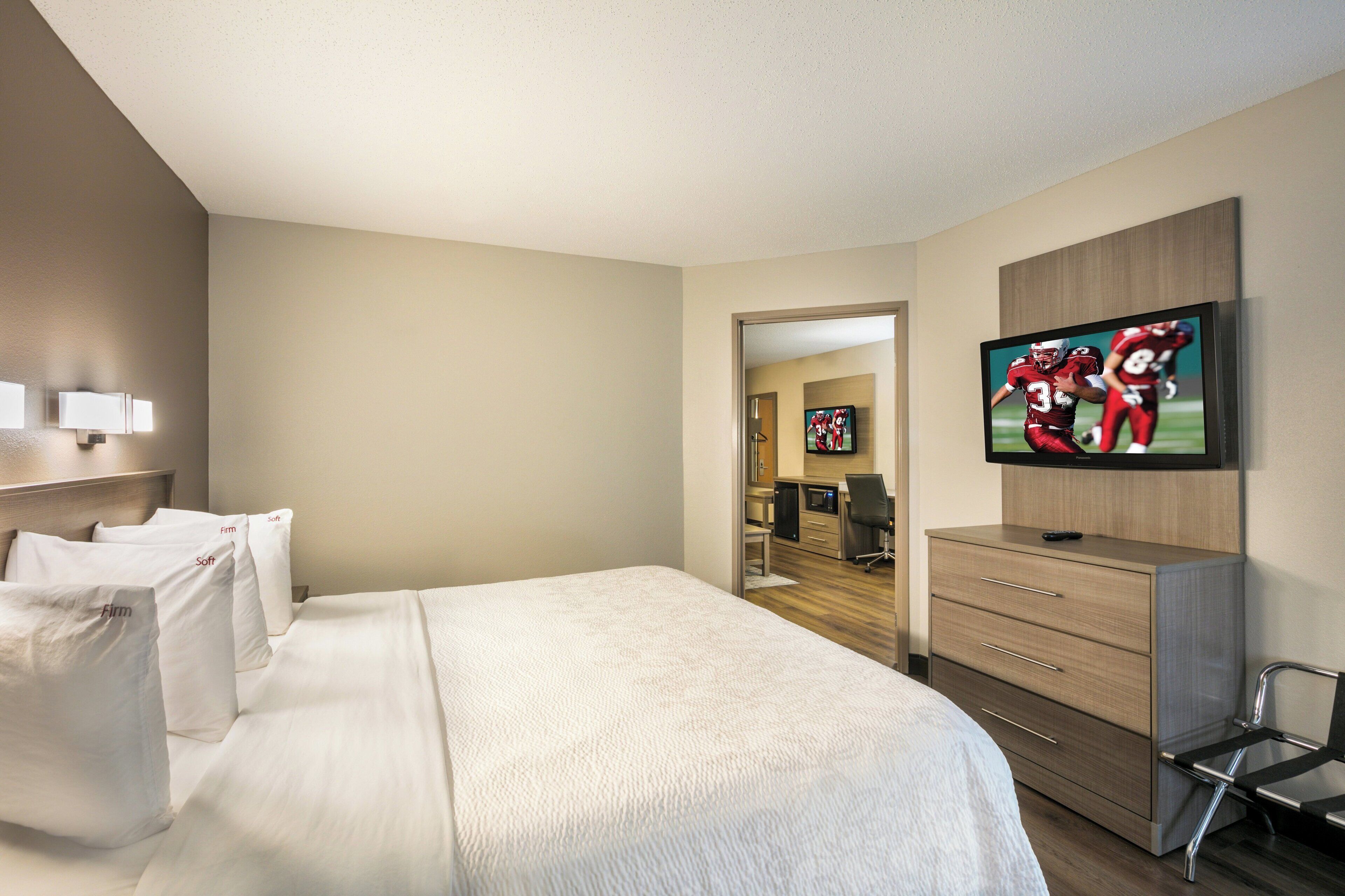 مكتب وتجهيزات عازلة للصوت ومكواة/لوح كي وواي فاي مجانًا