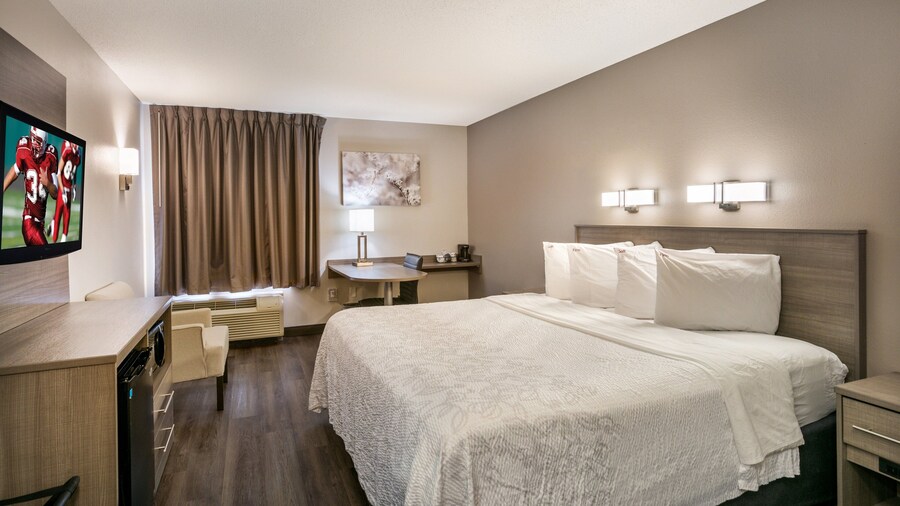 Red Roof Inn PLUS+ Boston - Logan