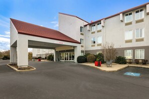 Exterior - Red Roof Inn PLUS+ Boston - Logan (Saugus)