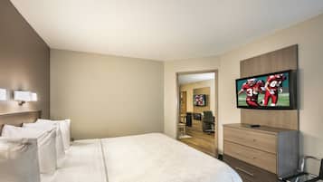 Desk, soundproofing, iron/ironing board, WiFi (free)