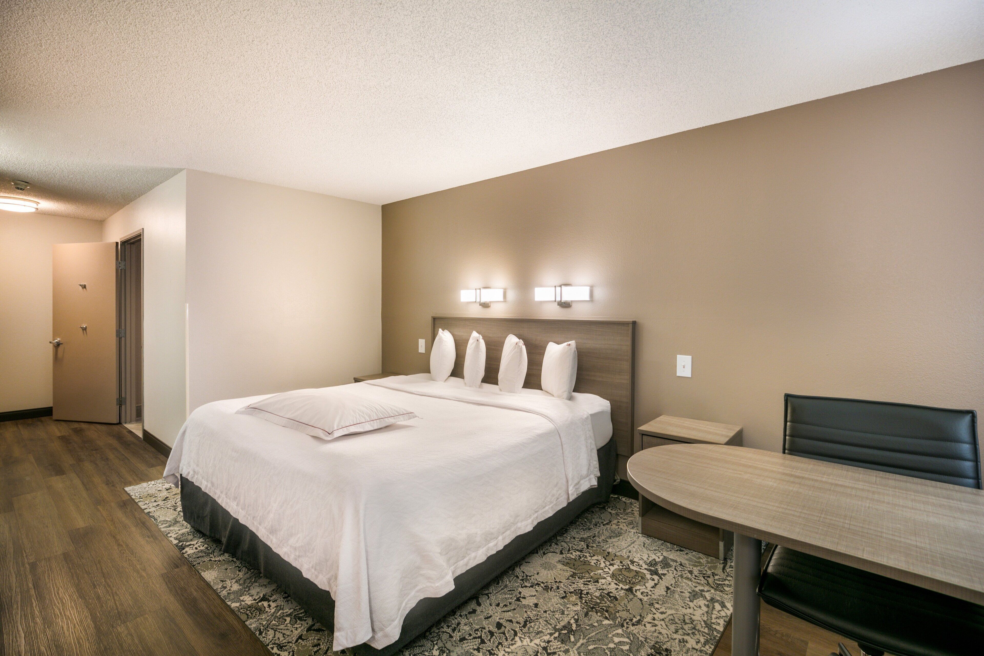 Desk, soundproofing, iron/ironing board, free WiFi