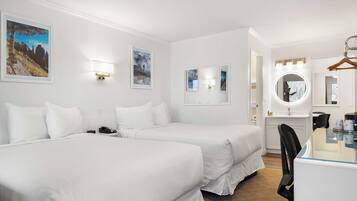 Suite, 2 Queen Beds, Non Smoking, Kitchenette (with Sofabed)