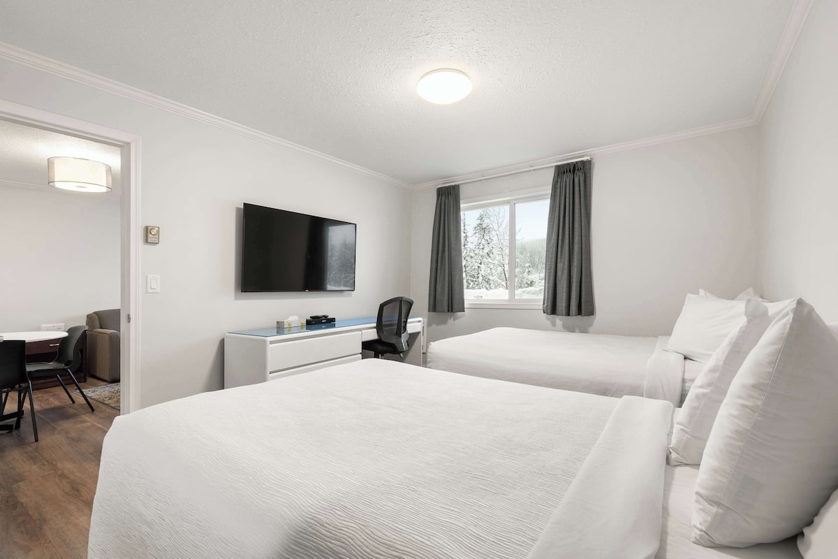 Suite, 2 Queen Beds, Non Smoking, Kitchen (Full Kitchen)