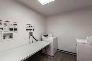 Standard Room, 1 Queen Bed, Non Smoking | Laundry room - Motel 6 Baraboo, WI - Lake Delton (Baraboo)