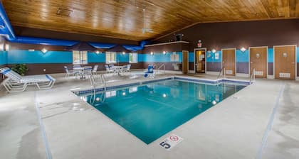 Motel 6 Baraboo, WI - Lake Delton