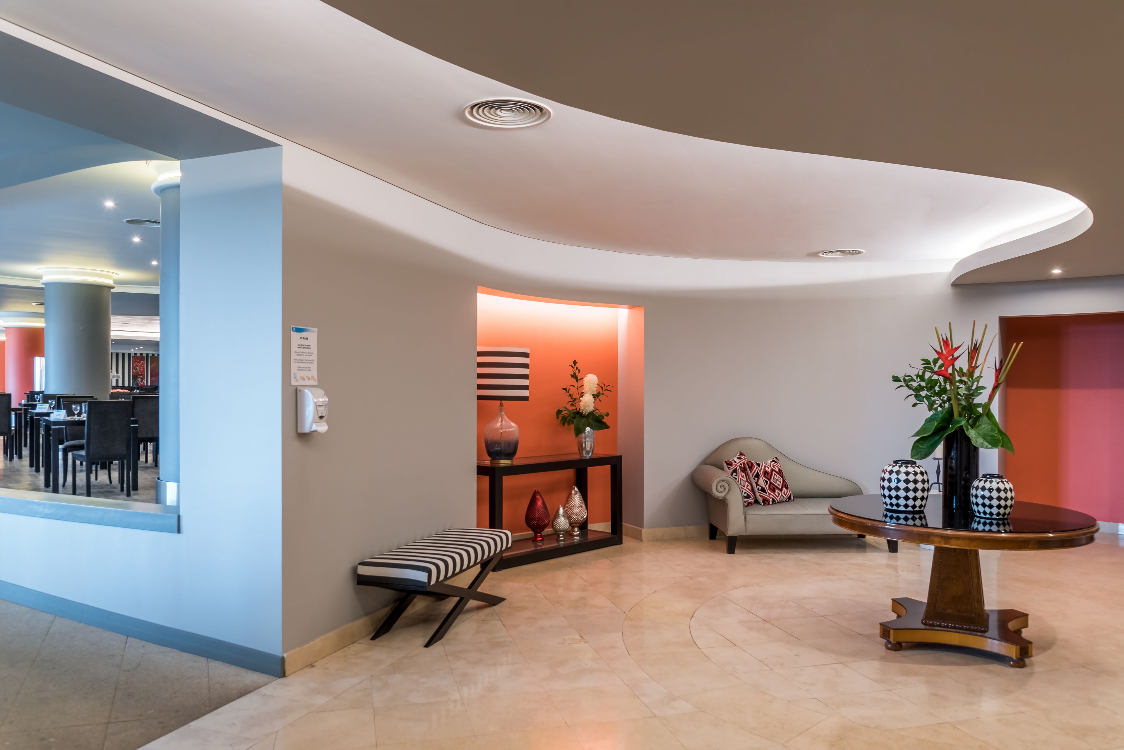 4 restaurants, breakfast, dinner served; international cuisine