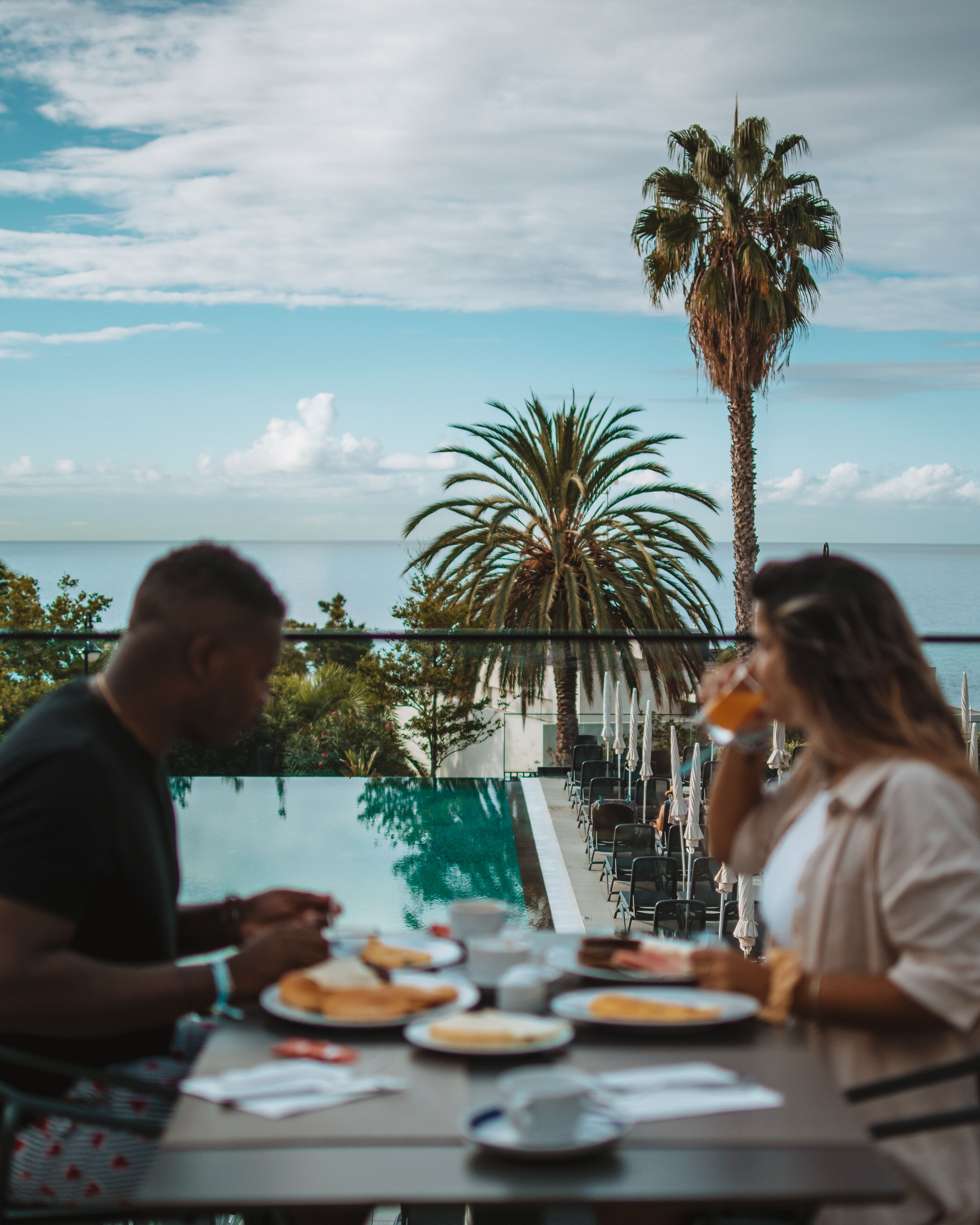 4 restaurants, breakfast, dinner served; international cuisine 