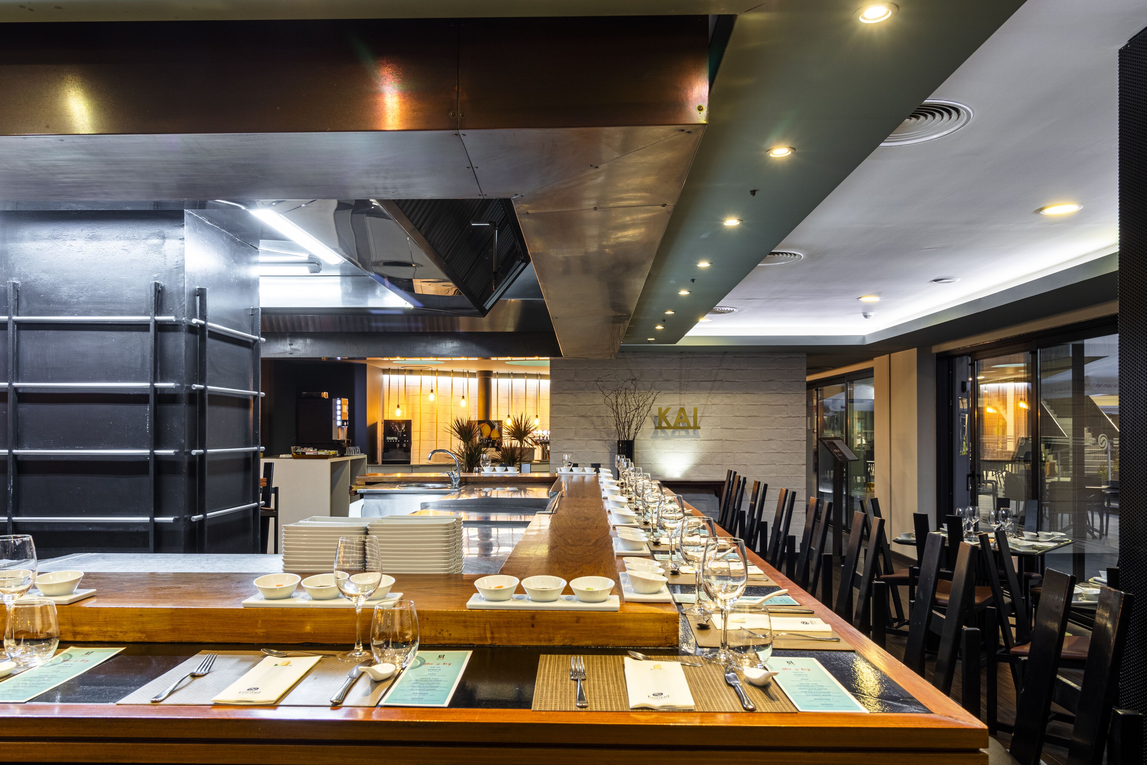 4 restaurants, breakfast, dinner served; international cuisine