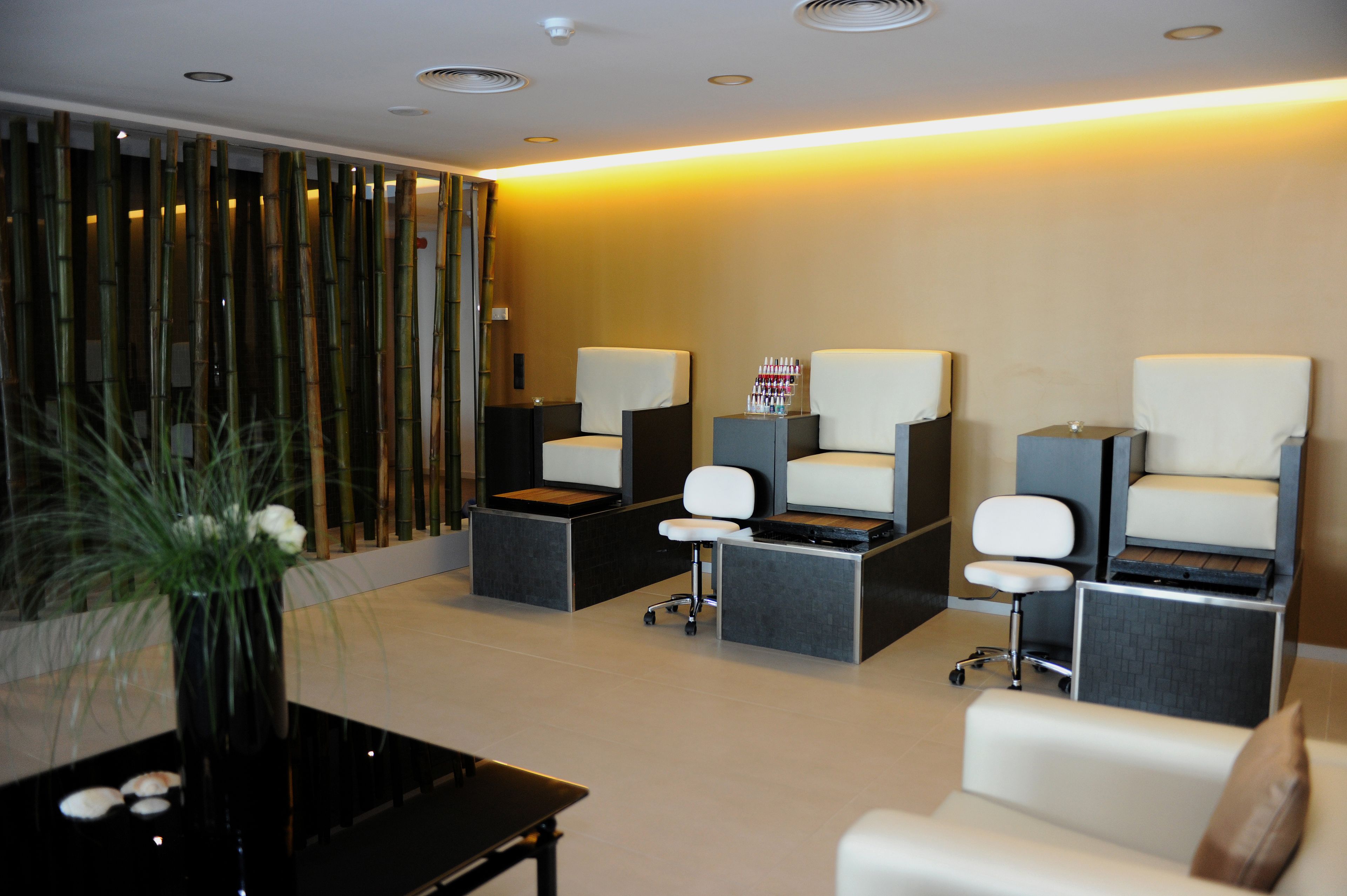 couples treatment room(s), sauna, hot tub, steam room