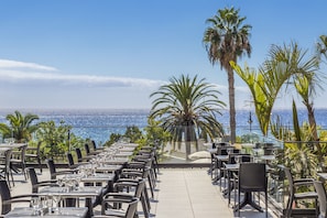 4 restaurants, breakfast, dinner served; international cuisine