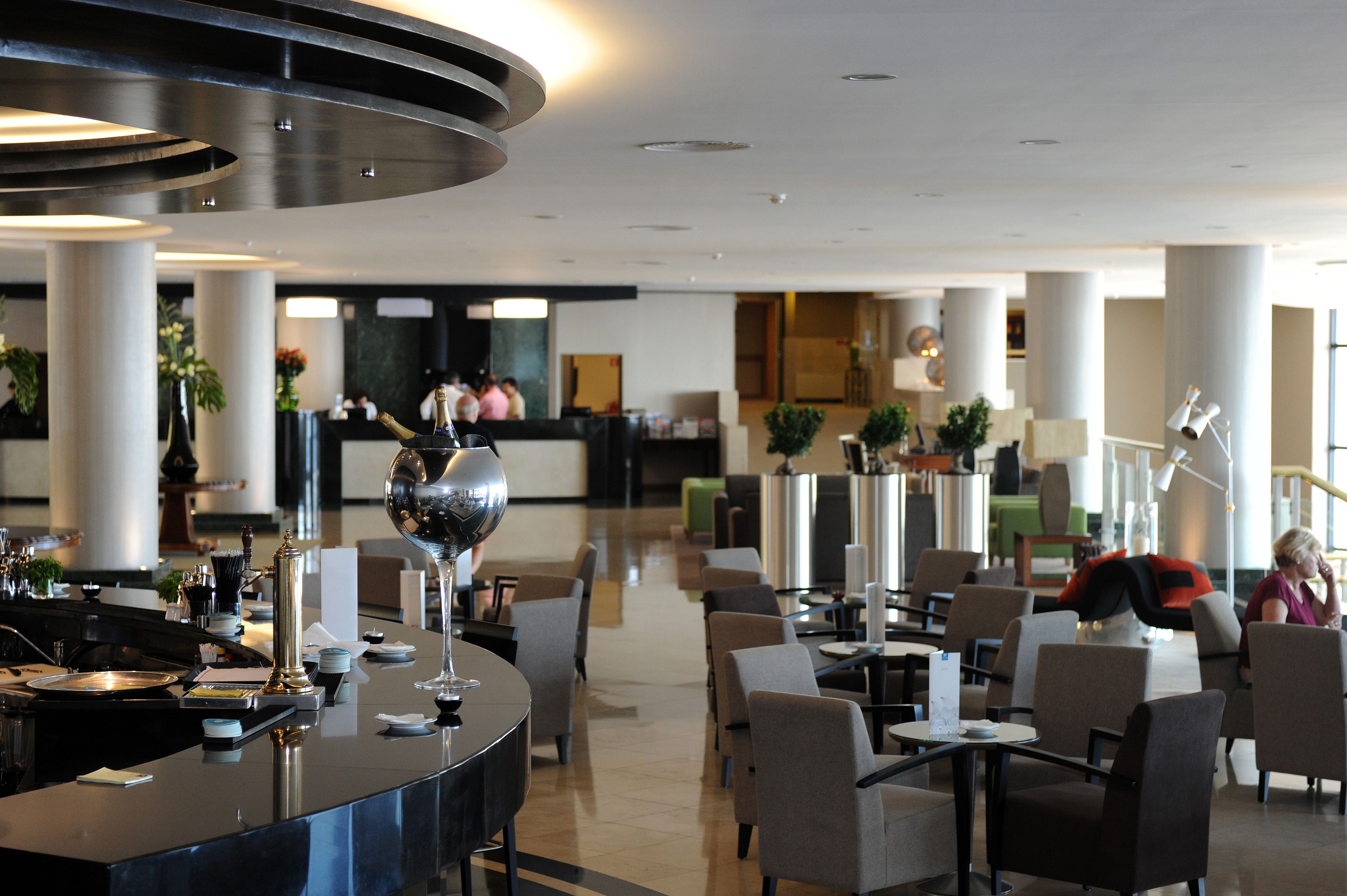 2 bars/lounges, piano bar