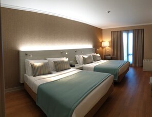 Family Suite | Free minibar, in-room safe, desk, blackout drapes -  Enotel Lido – All Inclusive (Funchal)
