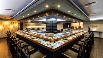 4 restaurants; ze serveren er ontbijt en diner