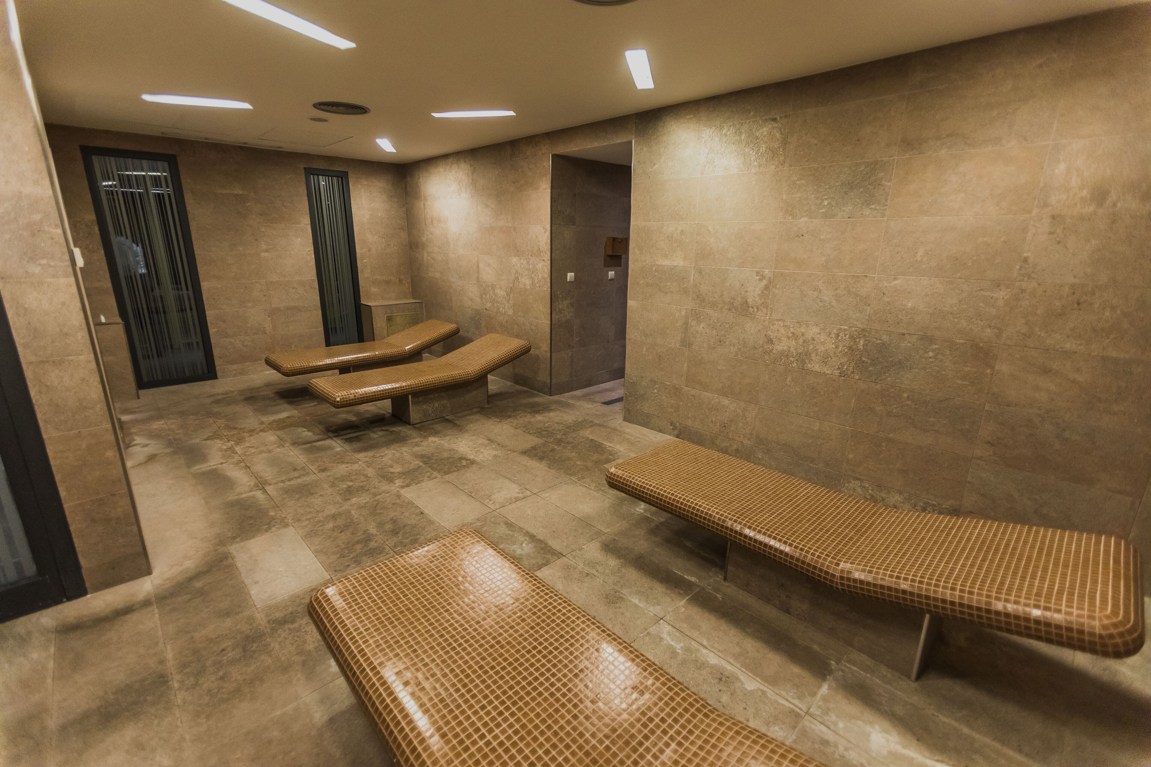 couples treatment room(s), sauna, hot tub, steam room