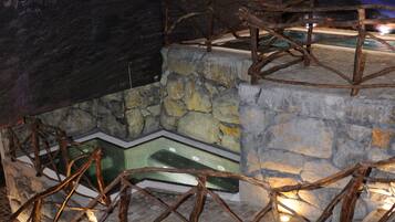 Behandelingskamers voor koppels, een sauna, een bubbelbad, een stoombad