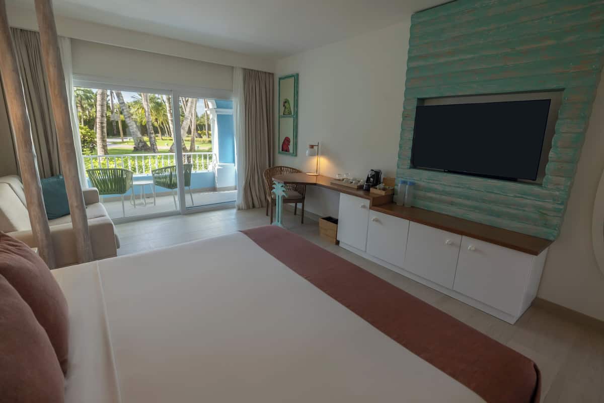 1 bedroom, premium bedding, minibar, in-room safe