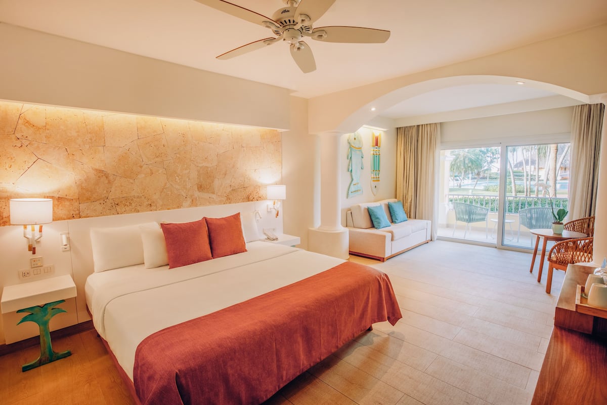 1 kamar tidur, seprai premium, minibar, dan brankas