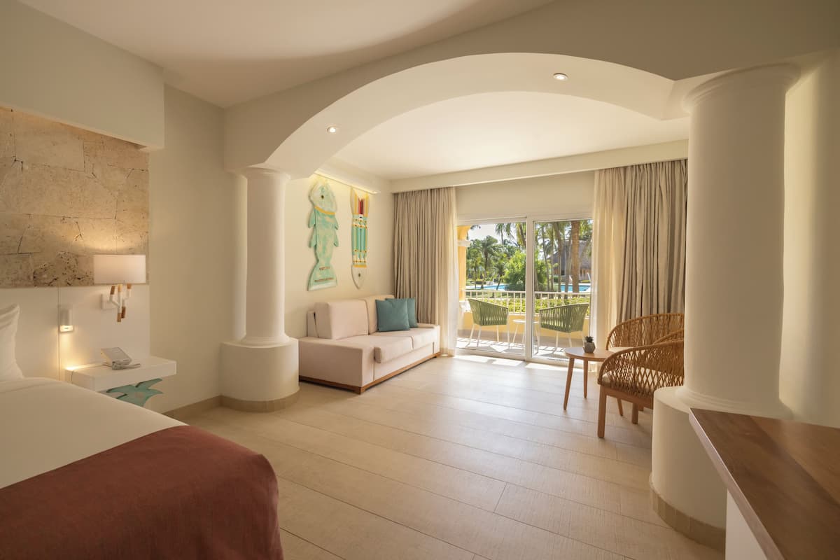 1 bedroom, premium bedding, minibar, in-room safe