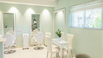 Massages thaïs, soins ayurvédiques, salles de massage et de soins
