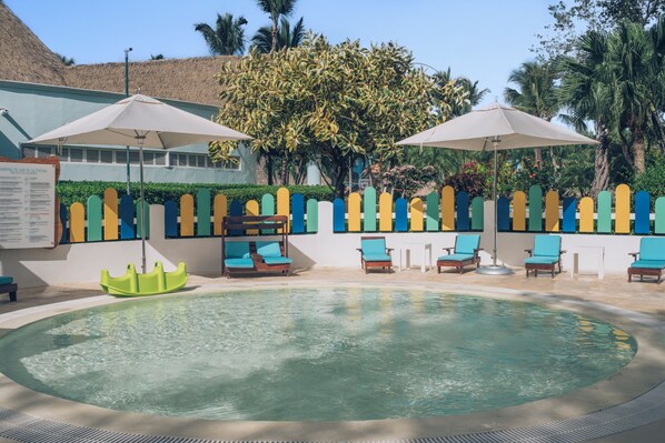 Outdoor pool, pool umbrellas