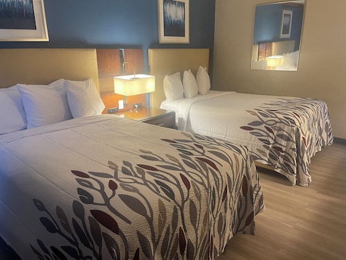 Red Roof Inn & Suites Hinesville
