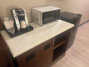 Room amenity - Red Roof Inn & Suites Hinesville (Hinesville)