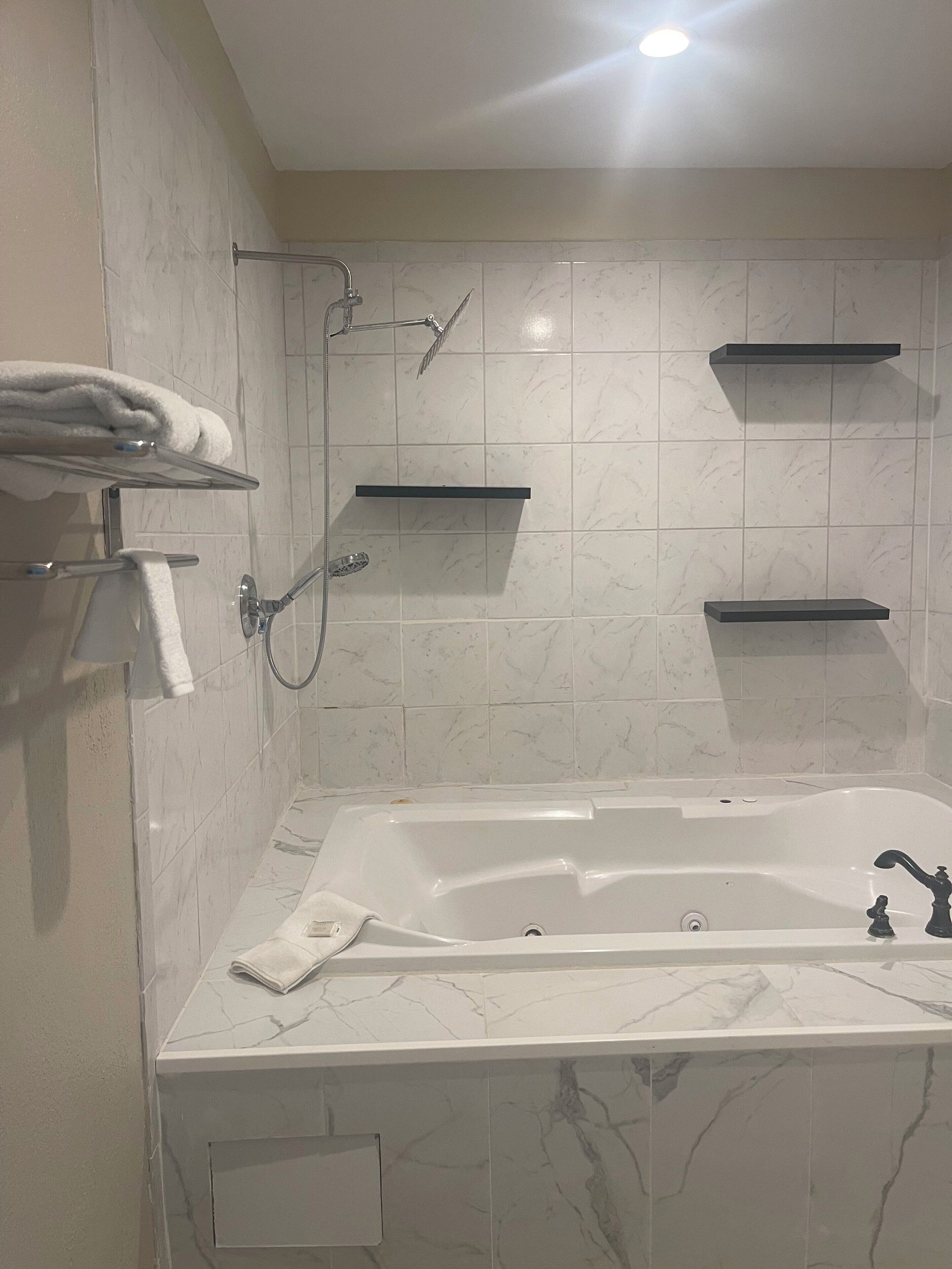 Jetted tub