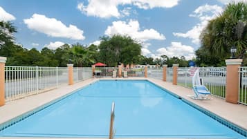 Seasonal outdoor pool, pool umbrellas, sun loungers