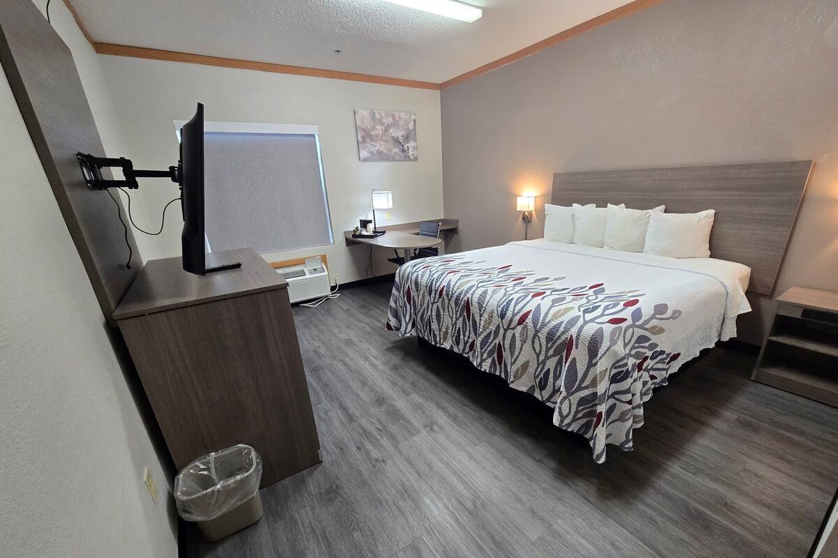 Habitación superior, 1 cama de matrimonio grande, no fumadores | Escritorio, espacio para trabajar con un portátil, cortinas opacas