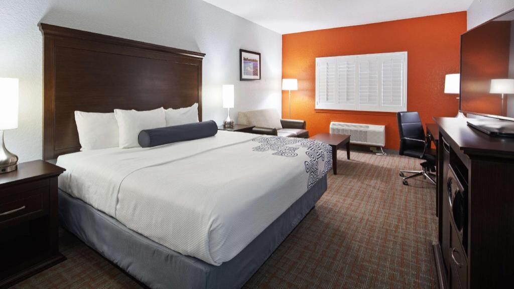 Surmatelas, coffres-forts dans les chambres, bureau