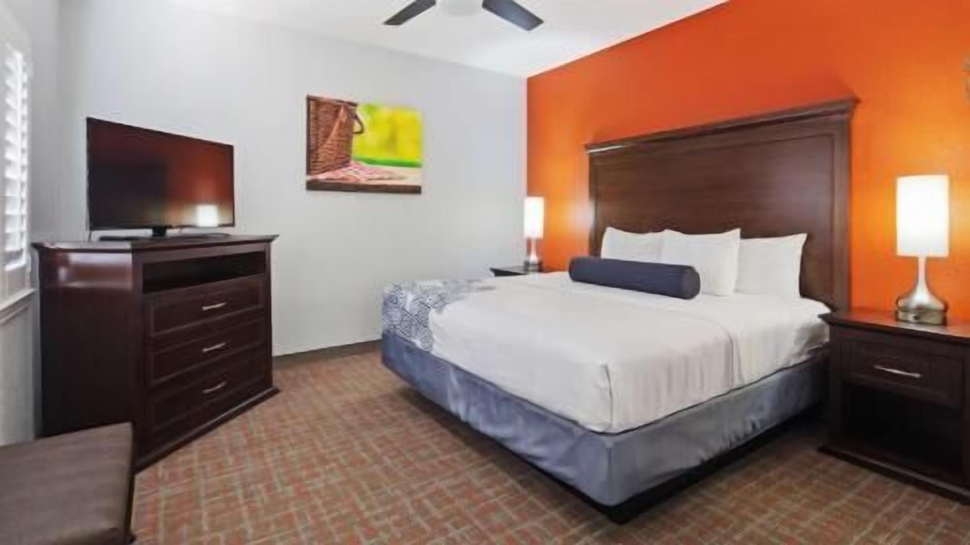 Surmatelas, coffres-forts dans les chambres, bureau