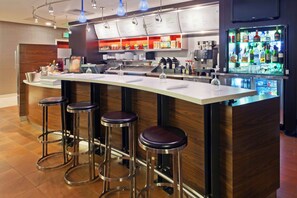 Aperto a colazione e cena, cucina americana