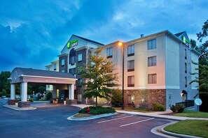 Exterior - Holiday Inn Express Apex - Raleigh by IHG (Apex)